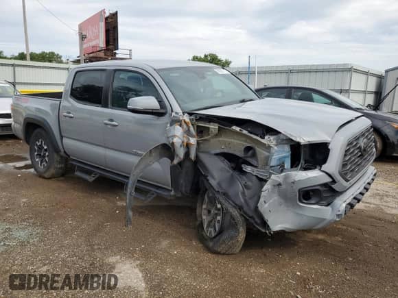 2020 Toyota Tacoma SR with VIN 3TMCZ5AN1LM289045, listed as a Copart auction lot 61625115 with 44,300 mi miles and Salvage title. Bid and sale history available at DreamBid. Image 4.