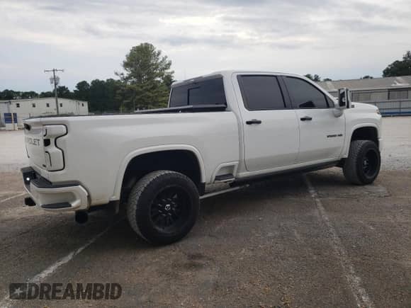 2024 Chevrolet Silverado 2500HD LTZ z VIN 2GC4YPEY8R1188561, wystawiony jako Copart lot #61419725 z przebiegiem 13 902 mil mil oraz Szkoda całkowita • Salvage title. Historia ofert i sprzedaży dostępna na DreamBid. Obrazek 3.