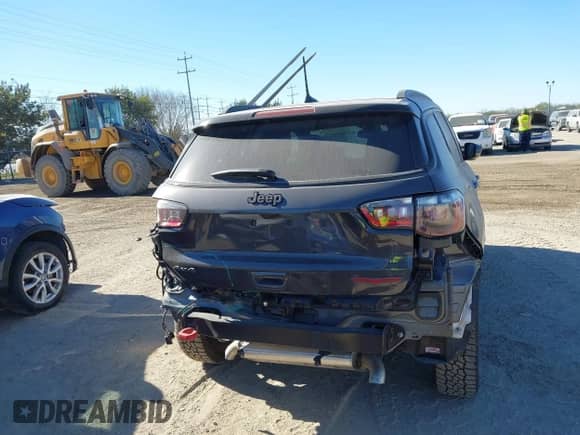 2024 Jeep Compass Trailhawk с VIN 3C4NJDDN4RT135384, выставлен на аукционе IAAI как лот 41251948 с пробегом 6 981 миль миль и . История ставок и продаж доступна на DreamBid. Изображение 17.