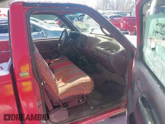 1996 Chevrolet Silverado 2500 с VIN 1GCGK24R8TZ180227, выставлен на аукционе IAAI как лот 41365213 с пробегом 156 808 миль миль и . История ставок и продаж доступна на DreamBid. Изображение 5.