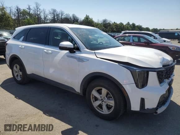 2025 Kia Sorento LX with VIN 5XYRG4JC2SG309596, listed as a Copart auction lot 67779115 with 7,062 mi miles and Salvage title. Bid and sale history available at DreamBid. Image 4.