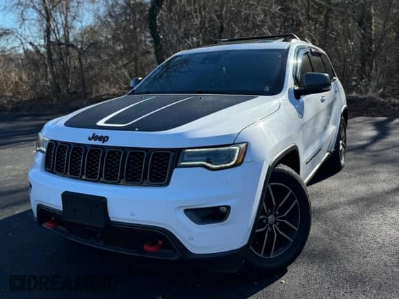 2017 Jeep Grand Cherokee Trailhawk z VIN 1C4RJFLG2HC793117, wystawiony jako Copart lot #85492355 z przebiegiem 130 015 mil mil oraz Czysty tytuł • Clean title. Historia ofert i sprzedaży dostępna na DreamBid. Obrazek 1.