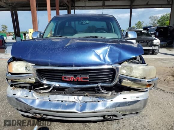 2001 GMC Sierra 1500 SLE with VIN 2GTEC19T111270232, listed as a Copart auction lot 81099035 with 88,404 mi miles and Salvage title. Bid and sale history available at DreamBid. Image 5.