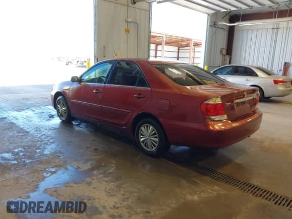 2005 Toyota Camry LE с VIN 4T1BE32K55U089540, выставлен на аукционе IAAI как лот 43305142 с пробегом 262 153 миль миль и . История ставок и продаж доступна на DreamBid. Изображение 3.