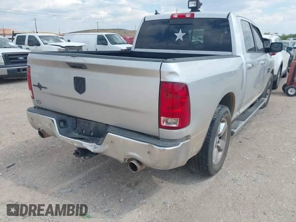 2016 Ram 1500 Lone Star z VIN 1C6RR6LT8GS241137, wystawiony jako IAAI lot #43209565 z przebiegiem 169 967 mil mil oraz . Historia ofert i sprzedaży dostępna na DreamBid. Obrazek 6.