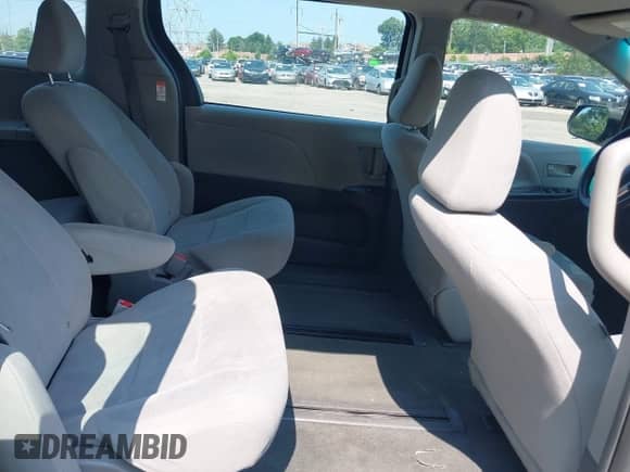 2015 Toyota Sienna L with VIN 5TDZK3DC1FS539076, listed as a IAAI auction lot 42913036 with 118,898 mi miles and . Bid and sale history available at DreamBid. Image 8.