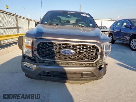 2022 Ford F-150 XL z VIN 1FTEW1C54NKF11885, wystawiony jako Copart lot #84481375 z przebiegiem Nie podano mil oraz Szkoda całkowita • Salvage title. Historia ofert i sprzedaży dostępna na DreamBid. Obrazek 5.