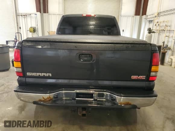 2004 GMC Sierra 1500 SLT z VIN 1GTEK19T84E196717, wystawiony jako Copart lot #71319585 z przebiegiem 241 913 mil mil oraz Czysty tytuł • Clean title. Historia ofert i sprzedaży dostępna na DreamBid. Obrazek 6.