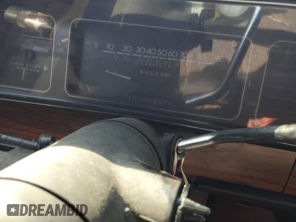 1987 Chevrolet Caprice z VIN 1G1BN51Z4HA101321, wystawiony jako Copart lot #68798424 z przebiegiem 89 528 mil mil oraz Szkoda całkowita • Salvage title. Historia ofert i sprzedaży dostępna na DreamBid. Obrazek 9.