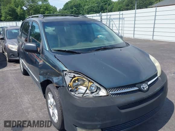 2005 Toyota Sienna XLE z VIN 5TDZA22C05S370201, wystawiony jako IAAI lot #42482161 z przebiegiem 359 646 mil mil oraz . Historia ofert i sprzedaży dostępna na DreamBid. Obrazek 1.