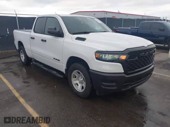 2025 Ram 1500 Tradesman z VIN 1C6SRECG7SN612939, wystawiony jako IAAI lot #43328272 z przebiegiem 10 087 mil mil oraz . Historia ofert i sprzedaży dostępna na DreamBid. Obrazek 1.