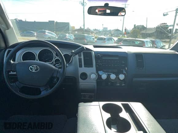 2008 Toyota Tundra z VIN 5TBRT54188S458224, wystawiony jako Copart lot #90619885 z przebiegiem 267 690 mil mil oraz Czysty tytuł • Clean title. Historia ofert i sprzedaży dostępna na DreamBid. Obrazek 9.