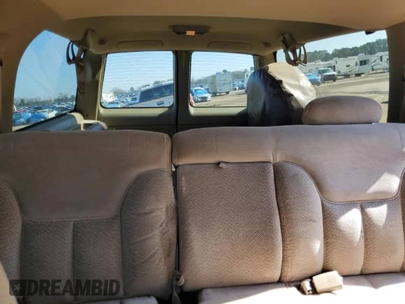 1999 Chevrolet Suburban z VIN 1GNGK26J3XJ386171, wystawiony jako Copart lot #43266315 z przebiegiem 315 589 mil mil oraz Szkoda całkowita • Salvage title. Historia ofert i sprzedaży dostępna na DreamBid. Obrazek 10.