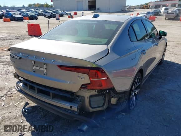 2020 Volvo S60 Momentum with VIN 7JR102FK8LG050814, listed as a IAAI auction lot 43441336 with 134,080 mi miles and . Bid and sale history available at DreamBid. Image 4.