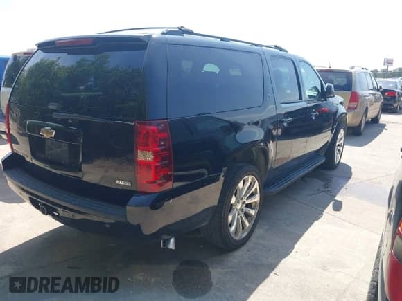 2009 Chevrolet Suburban 2LT z VIN 1GNFC26029R170963, wystawiony jako IAAI lot #43108526 z przebiegiem 244 916 mil mil oraz . Historia ofert i sprzedaży dostępna na DreamBid. Obrazek 4.