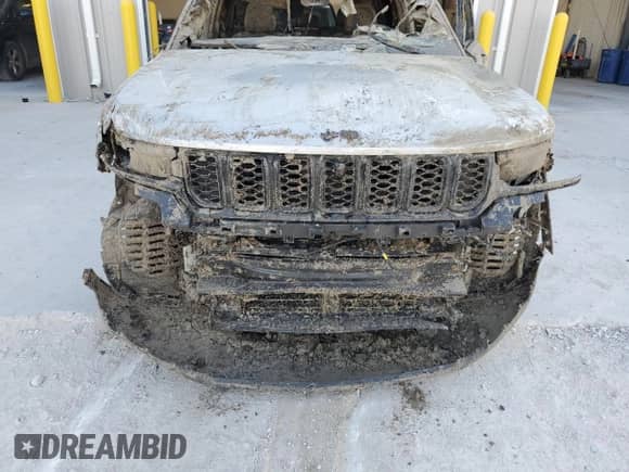 2024 Jeep Grand Cherokee Limited z VIN 1C4RJHBG0RC251948, wystawiony jako Copart lot #67764645 z przebiegiem Nie podano mil oraz Szkoda całkowita • Salvage title. Historia ofert i sprzedaży dostępna na DreamBid. Obrazek 12.