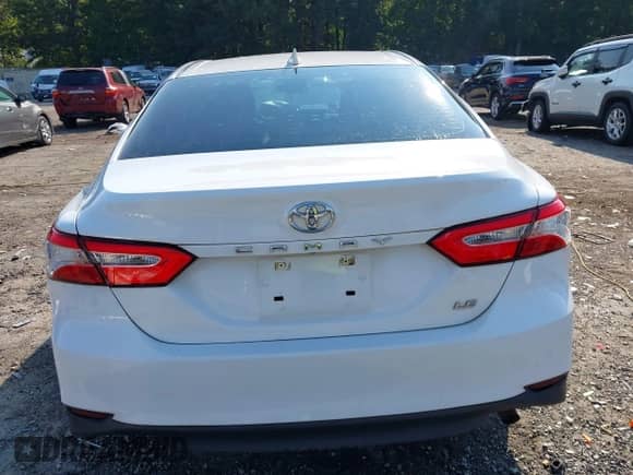 2020 Toyota Camry LE z VIN 4T1C11AKXLU922557, wystawiony jako IAAI lot #43231937 z przebiegiem 99 903 mil mil oraz . Historia ofert i sprzedaży dostępna na DreamBid. Obrazek 16.