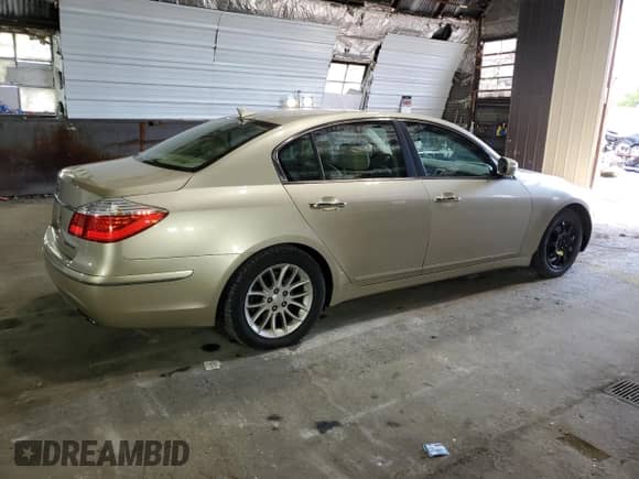 2009 Hyundai Genesis z VIN KMHGC46E69U025194, wystawiony jako Copart lot #69638434 z przebiegiem 158 419 mil mil oraz Szkoda całkowita • Salvage title. Historia ofert i sprzedaży dostępna na DreamBid. Obrazek 3.