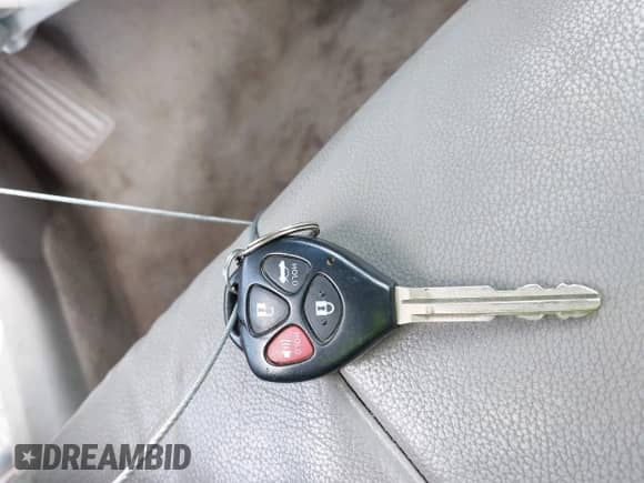 2011 Toyota Camry LE z VIN 4T1BF3EK2BU591894, wystawiony jako IAAI lot #42482786 z przebiegiem 205 829 mil mil oraz . Historia ofert i sprzedaży dostępna na DreamBid. Obrazek 11.