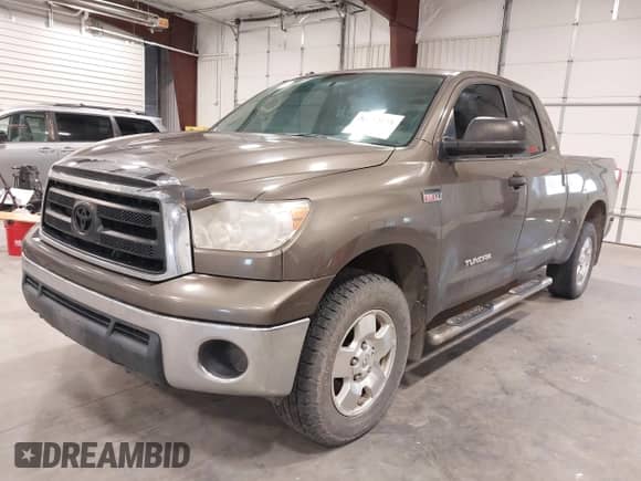 2011 Toyota Tundra с VIN 5TFUY5F16BX171501, выставлен на аукционе IAAI как лот 42282175 с пробегом 281 311 миль миль и . История ставок и продаж доступна на DreamBid. Изображение 2.