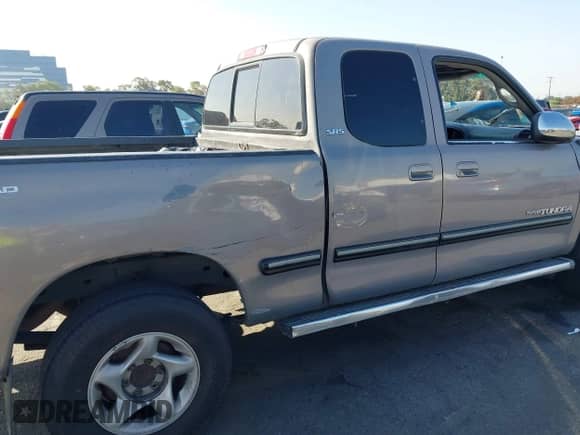 2001 Toyota Tundra SR5 с VIN 5TBRN34121S166363, выставлен на аукционе IAAI как лот 43528624 с пробегом 347 719 миль миль и . История ставок и продаж доступна на DreamBid. Изображение 13.