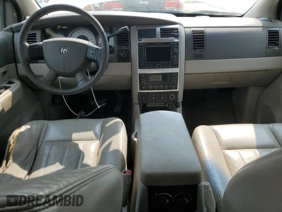 2005 Dodge Durango Limited z VIN 1D8HB58D05F548975, wystawiony jako Copart lot #67252825 z przebiegiem 325 413 mil mil oraz Szkoda całkowita • Salvage title. Historia ofert i sprzedaży dostępna na DreamBid. Obrazek 8.