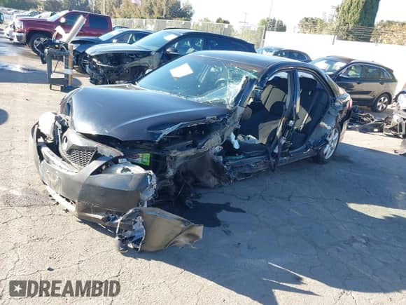 2008 Toyota Camry LE z VIN 4T1BE46K28U261978, wystawiony jako IAAI lot #40783814 z przebiegiem Nie podano mil oraz . Historia ofert i sprzedaży dostępna na DreamBid. Obrazek 2.