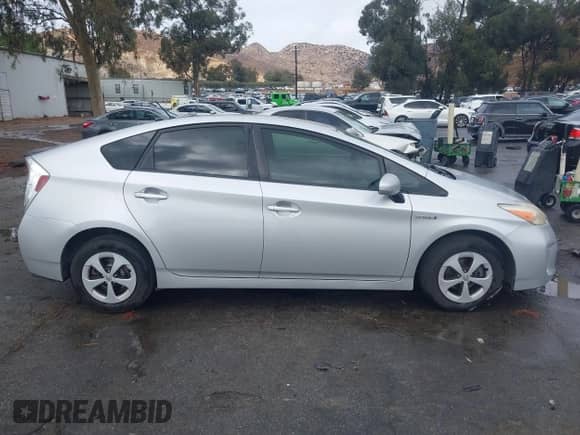 2013 Toyota Prius Two z VIN JTDKN3DU9D5663522, wystawiony jako IAAI lot #43453646 z przebiegiem 286 154 mil mil oraz . Historia ofert i sprzedaży dostępna na DreamBid. Obrazek 14.