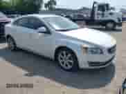2016 Volvo S60 T5 Drive-E Premier z VIN YV126MFK3G2392567, wystawiony jako IAAI lot #42731679 z przebiegiem 91 321 mil mil oraz . Historia ofert i sprzedaży dostępna na DreamBid. Obrazek 1.