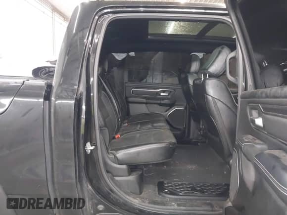 2020 Ram 1500 Rebel z VIN 1C6SRFLT7LN187484, wystawiony jako IAAI lot #42496264 z przebiegiem 80 426 mil mil oraz . Historia ofert i sprzedaży dostępna na DreamBid. Obrazek 8.