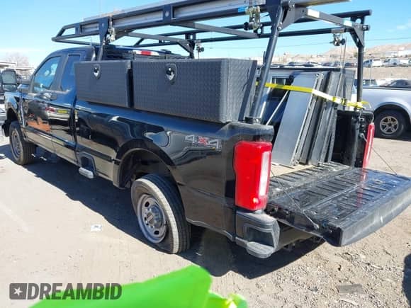 2023 Ford F-250 XL z VIN 1FT7X2BA0PEC77885, wystawiony jako IAAI lot #41467085 z przebiegiem 36 280 mil mil oraz . Historia ofert i sprzedaży dostępna na DreamBid. Obrazek 3.
