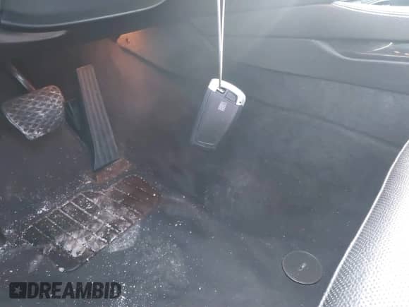 2012 BMW 7 Series 750i xDrive z VIN WBAKC6C56CDX99500, wystawiony jako IAAI lot #41362148 z przebiegiem 116 391 mil mil oraz . Historia ofert i sprzedaży dostępna na DreamBid. Obrazek 10.