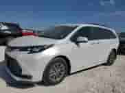 2024 Toyota Sienna XLE z VIN 5TDYRKEC1RS219079, wystawiony jako Copart lot #86458085 z przebiegiem 14 907 mil mil oraz Szkoda całkowita • Salvage title. Historia ofert i sprzedaży dostępna na DreamBid. Obrazek 1.