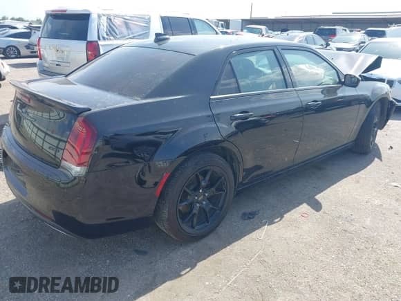 2020 Chrysler 300 Touring L с VIN 2C3CCAAG3LH212532, выставлен на аукционе IAAI как лот 42876129 с пробегом 55 918 миль миль и . История ставок и продаж доступна на DreamBid. Изображение 4.