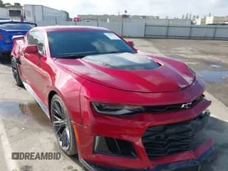 2018 Chevrolet Camaro ZL1 z VIN 1G1FJ1R67J0143851, wystawiony jako IAAI lot #43242947 z przebiegiem 24 609 mil mil oraz . Historia ofert i sprzedaży dostępna na DreamBid. Obrazek 1.