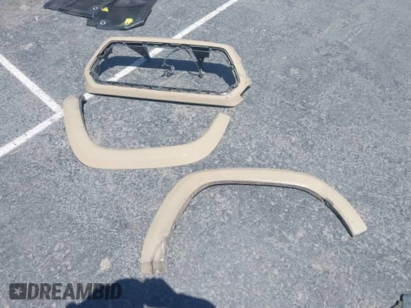 2020 Toyota Tacoma SR5 z VIN 3TMBZ5DN9LM025403, wystawiony jako IAAI lot #42654685 z przebiegiem 154 392 mil mil oraz . Historia ofert i sprzedaży dostępna na DreamBid. Obrazek 19.