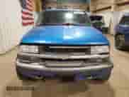2000 Chevrolet S-10 LS z VIN 1GCDT19W7YK218913, wystawiony jako Copart lot #82055385 z przebiegiem 151 665 mil mil oraz Szkoda całkowita • Salvage title. Historia ofert i sprzedaży dostępna na DreamBid. Obrazek 5.
