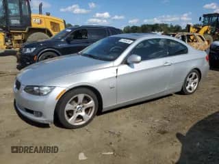 2010 BMW 3 Series 328i xDrive с VIN WBAWV5C59APF95827, выставлен на аукционе Copart как лот 67986434 с пробегом 110 207 миль миль и Списание • Salvage title. История ставок и продаж доступна на DreamBid. Изображение 1.