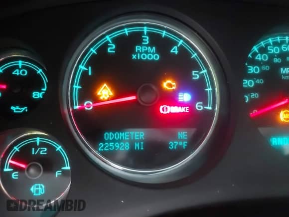 2009 Chevrolet Suburban LTZ z VIN 1GNFC36J59R199615, wystawiony jako IAAI lot #41505935 z przebiegiem 225 928 mil mil oraz . Historia ofert i sprzedaży dostępna na DreamBid. Obrazek 15.