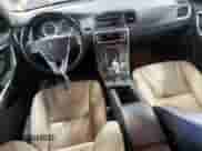 2013 Volvo S60 T6 R-Design Platinum с VIN YV1902FH1D1229913, выставлен на аукционе Copart как лот 71681125 с пробегом 129 365 миль миль и Чистый • Clean title. История ставок и продаж доступна на DreamBid. Изображение 8.