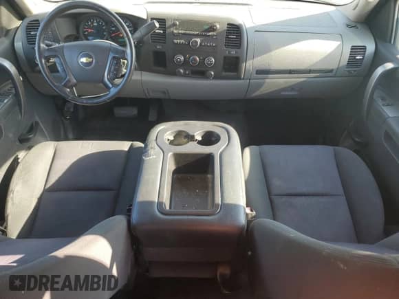 2012 Chevrolet Silverado 1500 LS z VIN 3GCPCREA1CG243151, wystawiony jako Copart lot #68725955 z przebiegiem 130 853 mil mil oraz Szkoda całkowita • Salvage title. Historia ofert i sprzedaży dostępna na DreamBid. Obrazek 8.