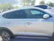 2017 Hyundai Tucson SE z VIN KM8J3CA41HU500554, wystawiony jako IAAI lot #43159301 z przebiegiem 42 325 mil mil oraz . Historia ofert i sprzedaży dostępna na DreamBid. Obrazek 13.