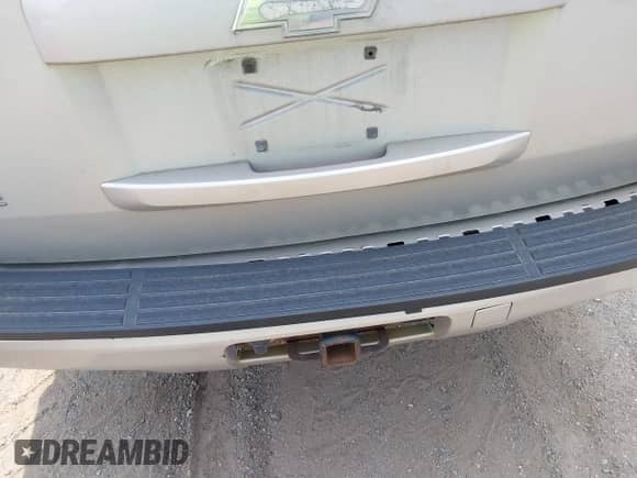 2007 Chevrolet Tahoe LTZ with VIN 1GNFC13027R235130, listed as a IAAI auction lot 42548037 with 181,263 mi miles and . Bid and sale history available at DreamBid. Image 6.