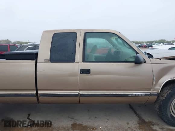 1996 Chevrolet Silverado 2500 с VIN 1GCGC29R9TE265378, выставлен на аукционе IAAI как лот 41081778 с пробегом 345 615 миль миль и . История ставок и продаж доступна на DreamBid. Изображение 13.