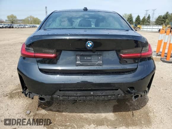 2023 BMW 3 Series 330e xDrive z VIN 3MW39FS08P8D58219, wystawiony jako Copart lot #54692755 z przebiegiem Nie podano mil oraz Szkoda całkowita • Salvage title. Historia ofert i sprzedaży dostępna na DreamBid. Obrazek 6.