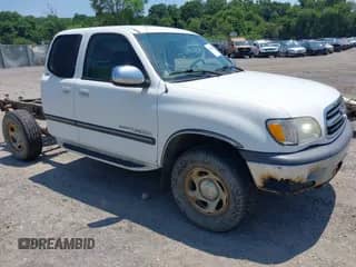 2001 Toyota Tundra SR5 with VIN 5TBRN34171S200538, listed as a IAAI auction lot 42632644 with 154,340 mi miles and . Bid and sale history available at DreamBid. Image 1.