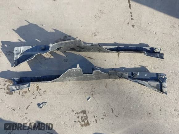 2013 GMC Sierra 1500 SLE with VIN 1GTR1VE02DZ139428, listed as a IAAI auction lot 41672110 with 193,556 mi miles and . Bid and sale history available at DreamBid. Image 12.