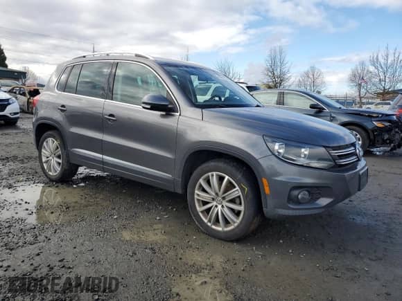 2013 Volkswagen Tiguan SE z VIN WVGAV3AX2DW607051, wystawiony jako Copart lot #44391625 z przebiegiem 61 220 mil mil oraz Szkoda całkowita • Salvage title. Historia ofert i sprzedaży dostępna na DreamBid. Obrazek 4.