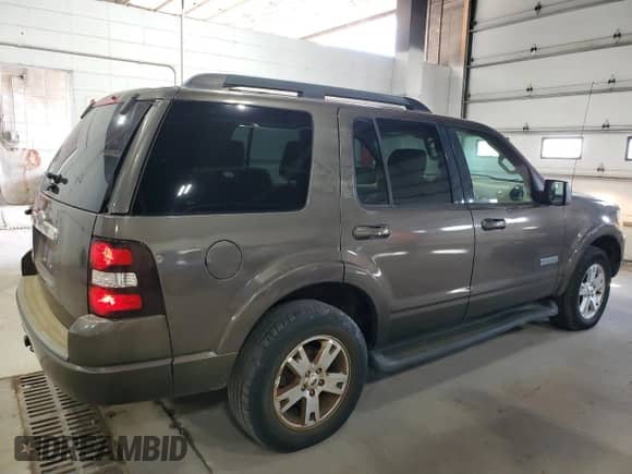 2008 Ford Explorer XLT z VIN 1FMEU63EX8UA04772, wystawiony jako Copart lot #84036285 z przebiegiem 198 726 mil mil oraz Czysty tytuł • Clean title. Historia ofert i sprzedaży dostępna na DreamBid. Obrazek 3.