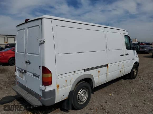 2006 Dodge Sprinter with VIN WD0PD644465968897, listed as a Copart auction lot 55505335 with 268,858 mi miles and Salvage title. Bid and sale history available at DreamBid. Image 3.